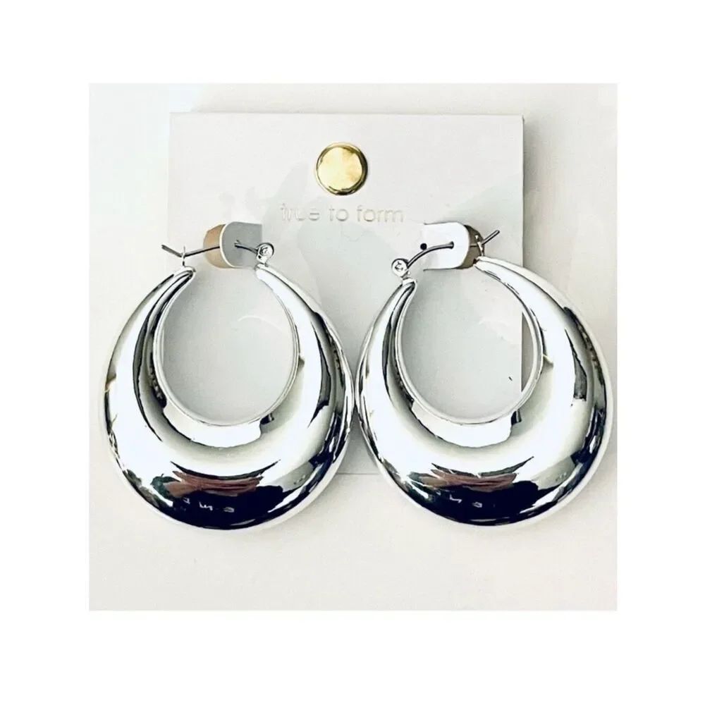 NWT Gorgeous True to Form Highly Polished Silver Puff Chunky Oval Hoop Earrings